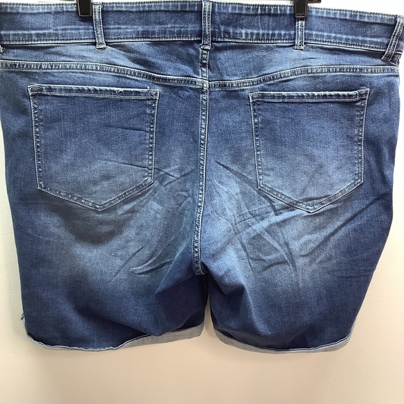 Lee Riders 24W Indigo Women's Plus Size Distressed Cuffed Denim Shorts. New - Picture 7 of 10